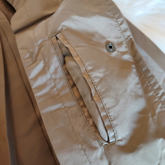 Lands'End Hooded Snap Front 3/4 Length Raincoat with Deep Pocket Snap Detail. - Picture 13 of 16